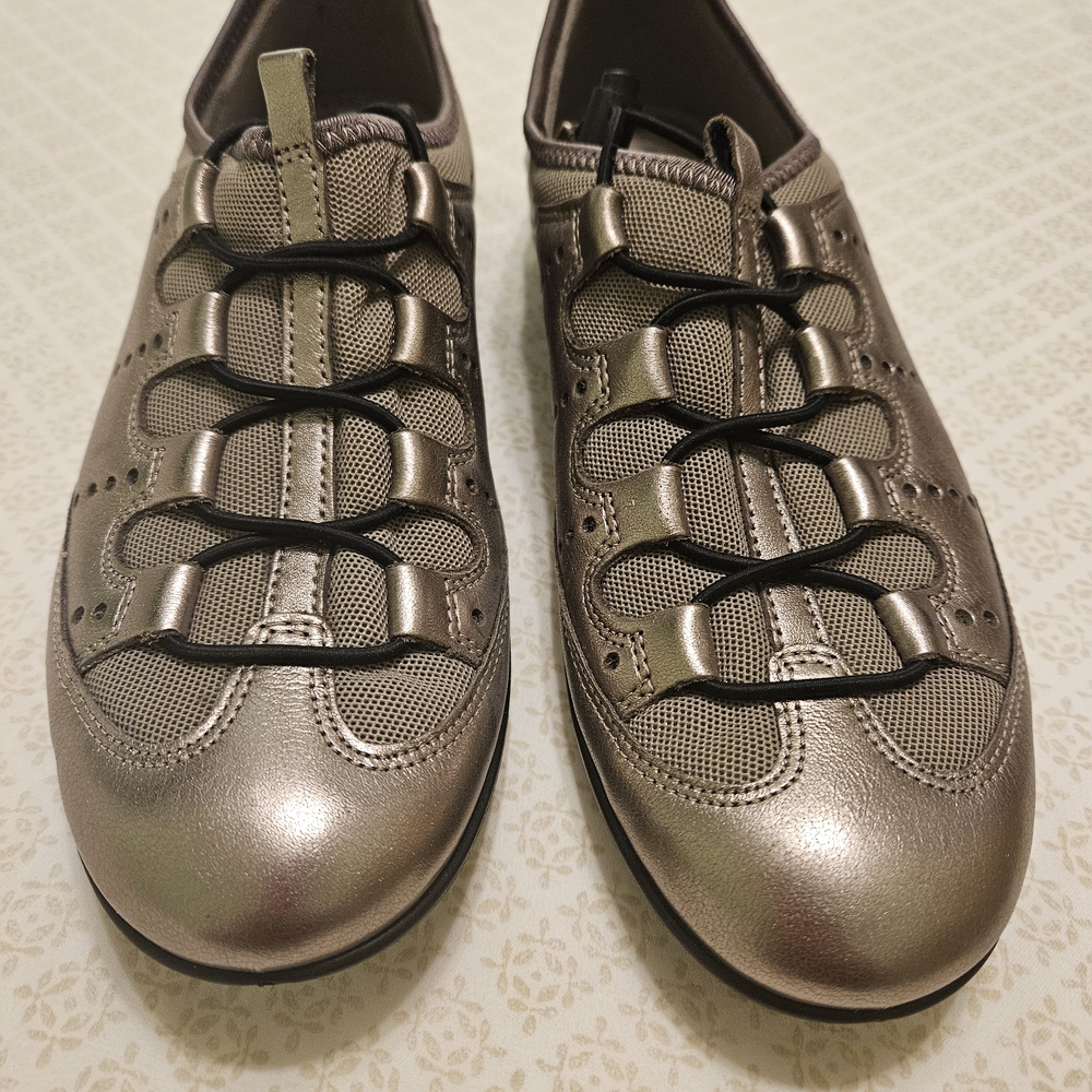 Ecco Women's Metallic Lace-Up Flats
